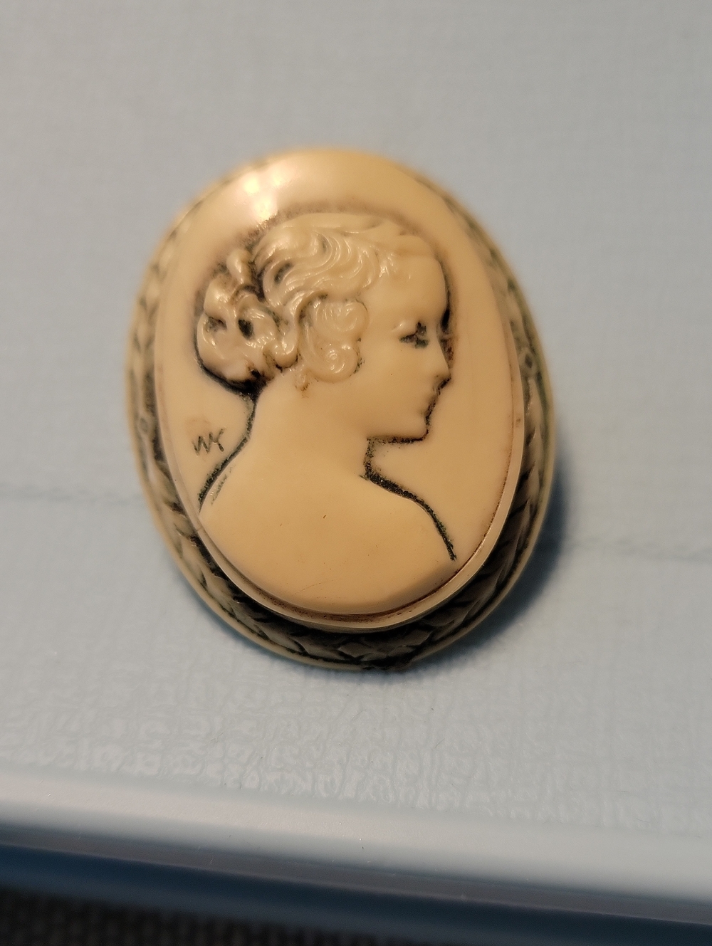 Vintage Cameo Portrait Brooch  in Cream Tone